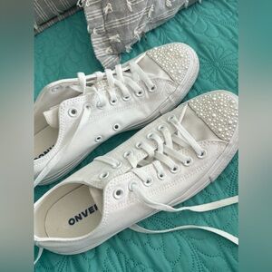 Pearl Converse